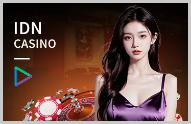Bàn Poker với chip và lá bài tại Xoso6688
